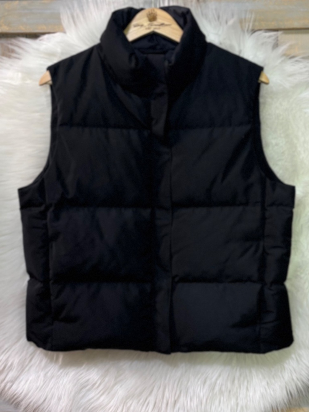NWOT [Theory] WOW! Black Unisex Down Zip Up Sleeveless Snap Puffer Vest | Large